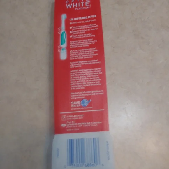 Colgate 360 Optic White Powered Toothbrush - set of 2 - Picture 3 of 7